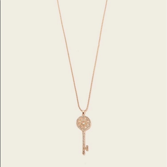 Rhinestone Key Pendant Necklace NWT - Picture 3 of 4